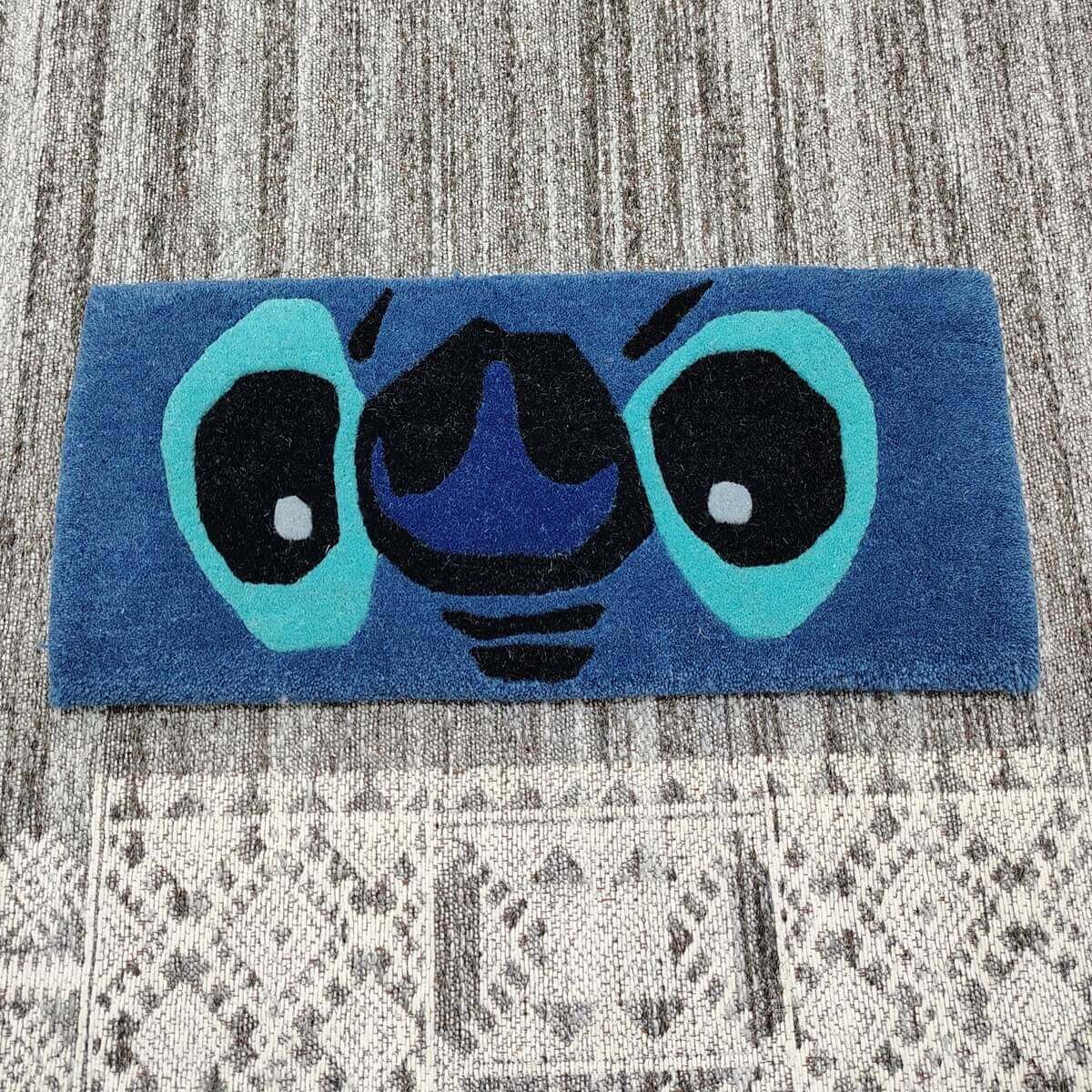 Blue Alien Cartoon Keyboard Rug — Closeup view